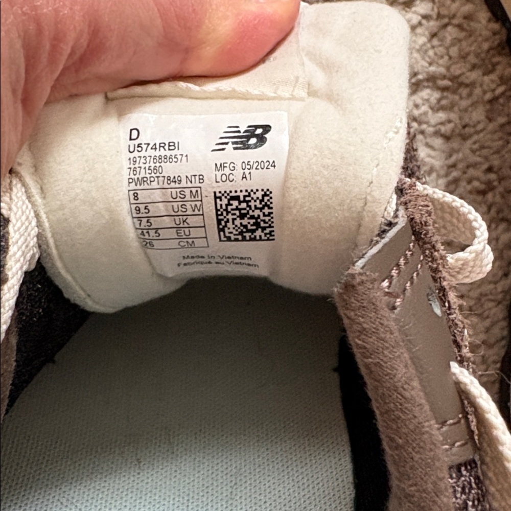 New Balance 547 Athletic Shoe - Picture 5 of 8